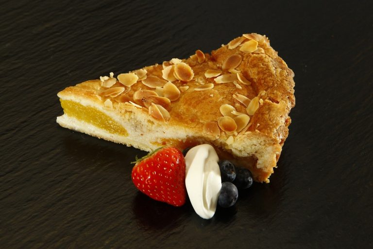 crostata-pesche-mandorle