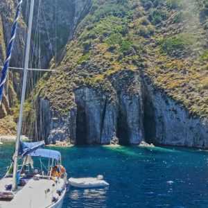 Isola di Palmarola, oasi naturale per chi ama immersioni e vela