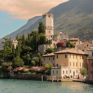 Itinerari sconosciuti attorno al Lago di Garda tra Terme e Golf Club