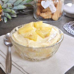 Torta con crema di mascarpone e ananas: ricetta veloce senza cottura