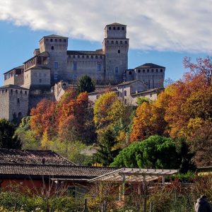 Guida ai castelli di Parma: un itinerario storico ed enogastronomico