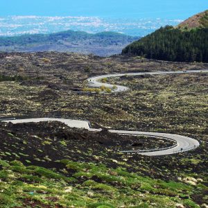 Sull’Etna in autunno, tra percorsi enogastronomici e leggende