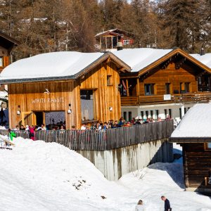 Aletsch Arena, sciare sul più grande ghiacciaio delle Alpi in Svizzera