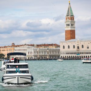 Vacanza a Venezia esplorando la laguna con l’houseboat