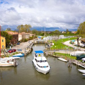 Vacanza a Venezia esplorando la laguna con l’houseboat