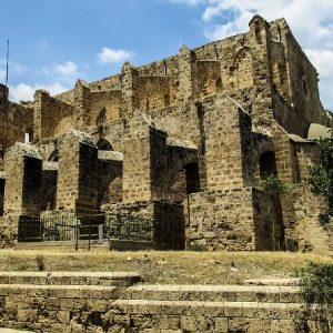 Visitare l’Isola di Cipro, una vacanza tra mare e monasteri