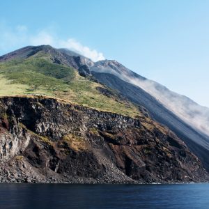 Stromboli, itinerario tra mare, gechi e “Iddu”