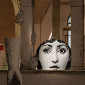 L’installazione di Barnaba Fornasetti e Valeria Manzi al Fondaco dei Tedeschi