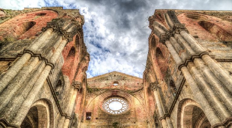 san galgano spada nella roccia