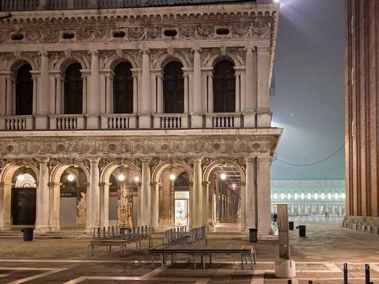 Venezia con la nebbia