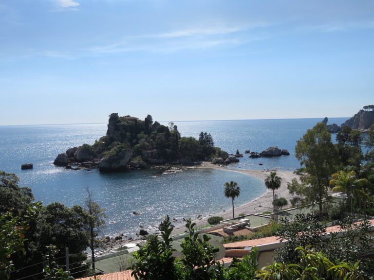 taormina isolabella giardini