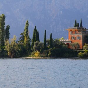 Isola del Garda e la leggenda del Fiore Rosso