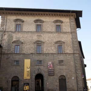 A Cortona, una inedita mostra dedicata all’illuminazione nel mondo etrusco