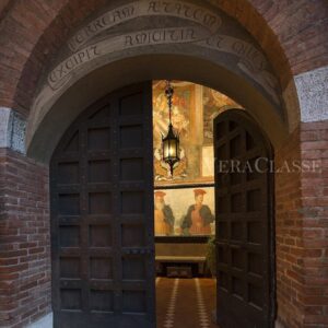 L'ingresso alla Casa Museo di Ugo Da Como