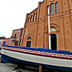 Pozzillo, la spiaggia e il borgo in Sicilia