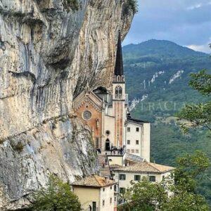 Madonna della Corona, il Santuario sulla roccia in Veneto