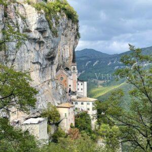 Madonna della Corona, il Santuario sulla roccia in Veneto