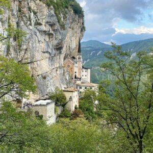 Madonna della Corona, il Santuario sulla roccia in Veneto