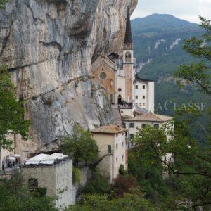 Madonna della Corona, il Santuario sulla roccia in Veneto