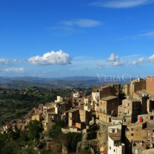 Visitare il borgo di Calascibetta e la fortezza delle grotte in Sicilia