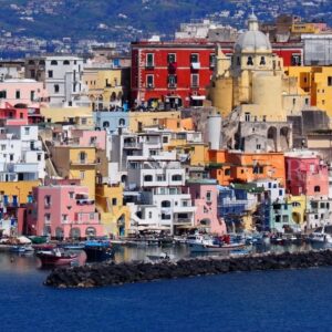 Visitare l’isola di Procida, una vacanza tra mare e cultura