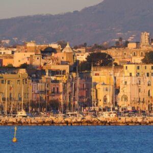 Visitare l’isola di Procida, una vacanza tra mare e cultura