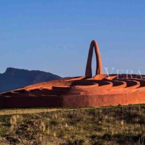 Fiumara d’Arte, il Labirinto Rosso e la Piramide di Luce in Sicilia