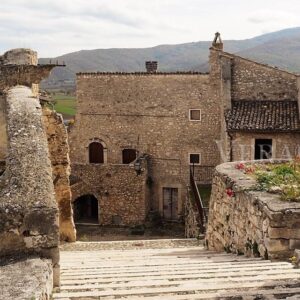 Navelli, il borgo dello zafferano in Abruzzo