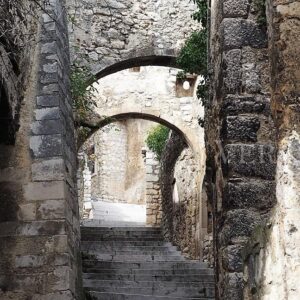 Navelli, il borgo dello zafferano in Abruzzo