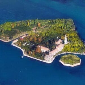 Isola di Poveglia, itinerario tra i fantasmi di Venezia