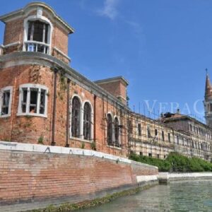 Isola di Poveglia, itinerario tra i fantasmi di Venezia