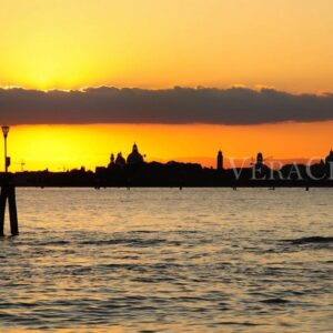 Isola di Poveglia, itinerario tra i fantasmi di Venezia