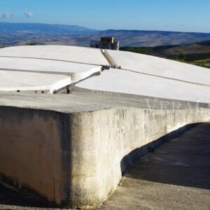 Il Cretto di Burri copre le macerie della vecchia cittadina