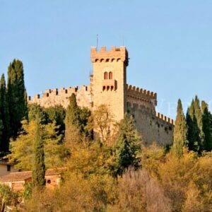 Il castello medioevele di Strozzavolpe: itinerario del mistero in Toscana