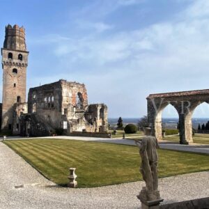 Il Castello di San Salvatore a Susegana e le colline del Prosecco