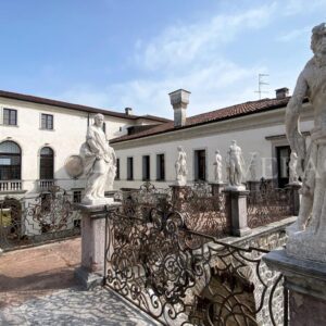 Il Castello di San Salvatore a Susegana e le colline del Prosecco