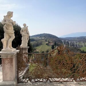 Il Castello di San Salvatore a Susegana e le colline del Prosecco