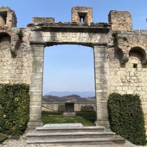 Il Castello di San Salvatore a Susegana e le colline del Prosecco