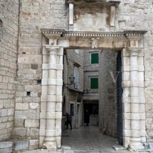 Visitare Traù – Trogir, città dell’UNESCO in Croazia