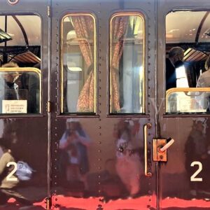 Treno d’epoca, un’esperienza enogastronomica in Piemonte