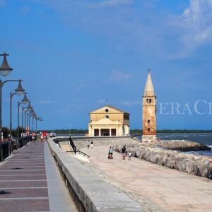 Caorle, la laguna ed i suoi casoni: itinerario tra natura e tradizione