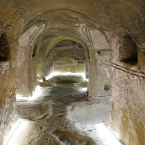 Ipogeo di Piagge, grotte misteriose nel cuore medievale delle Marche