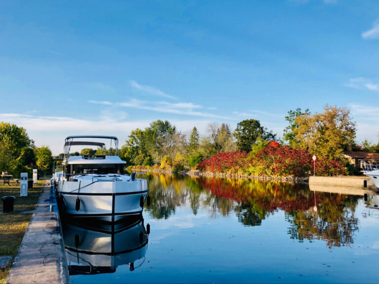 CANADA in Houseboat