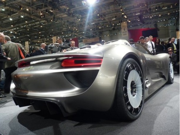 Porsche 918 Spyder entra in produzione