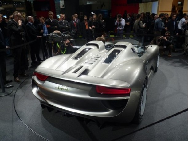 Porsche 918 Spyder entra in produzione