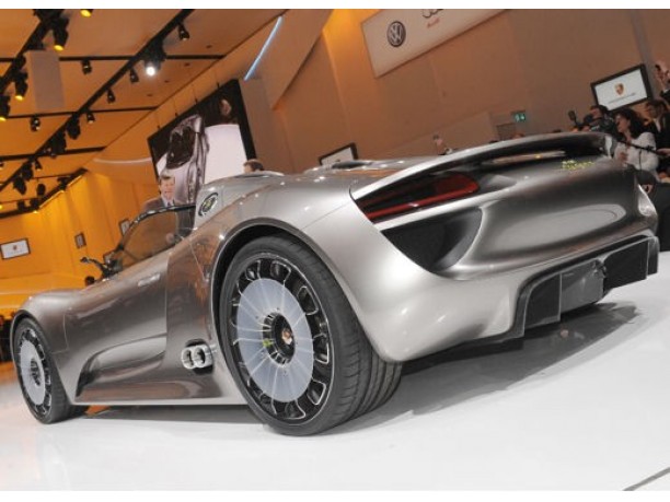 Porsche 918 Spyder entra in produzione