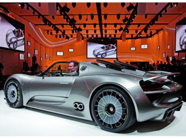 Porsche 918 Spyder entra in produzione