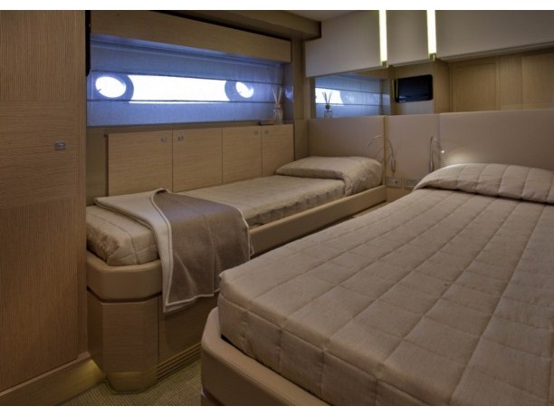 Nuovo Yacht Ferretti 720