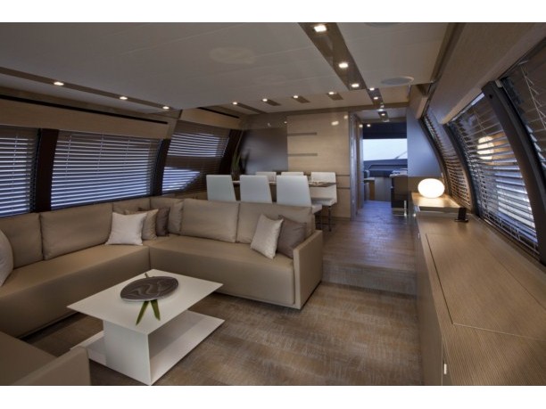 Nuovo Yacht Ferretti 720