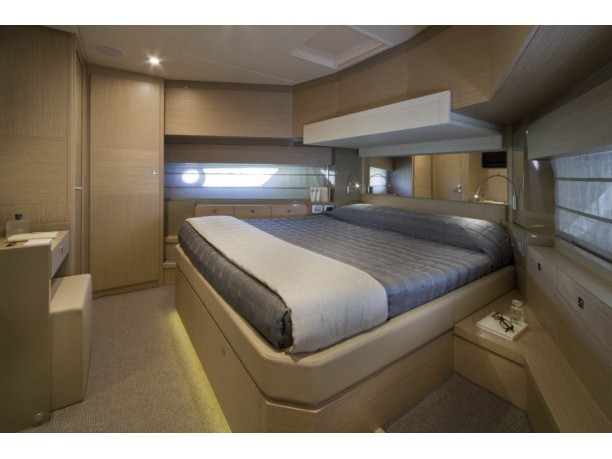 Nuovo Yacht Ferretti 720